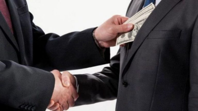 México baja en percepción en corrupción… pero sigue en el peor lugar de la OCDE