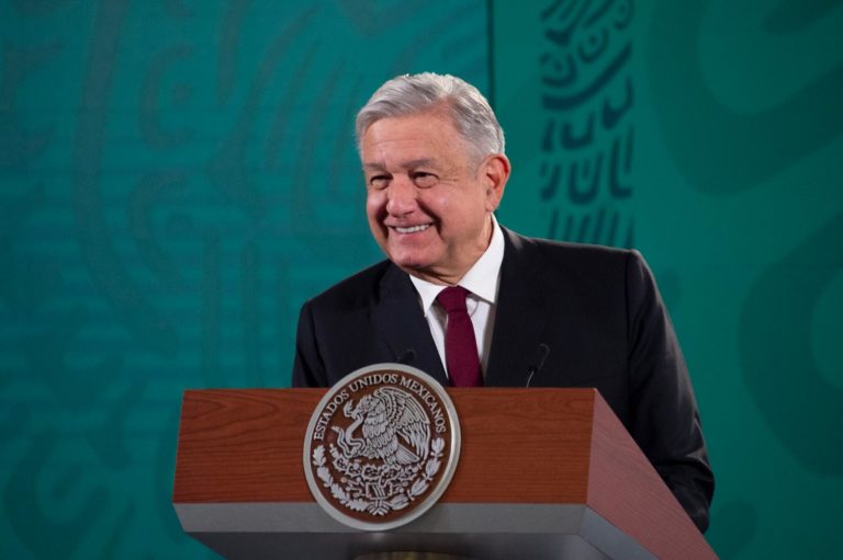 AMLO cuenta cómo fue su tratamiento experimental; hasta recibió apoyo de 300 pesos para taxis