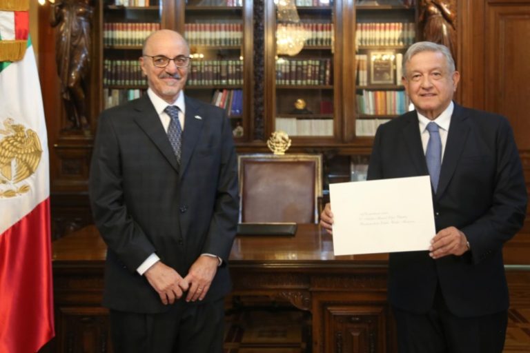 López Obrador recibe cartas credenciales de 6 embajadores