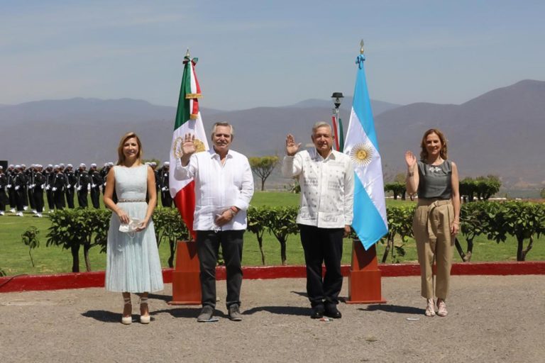 López Obrador reafirma compromiso de búsqueda de estudiantes normalistas de Ayotzinapa