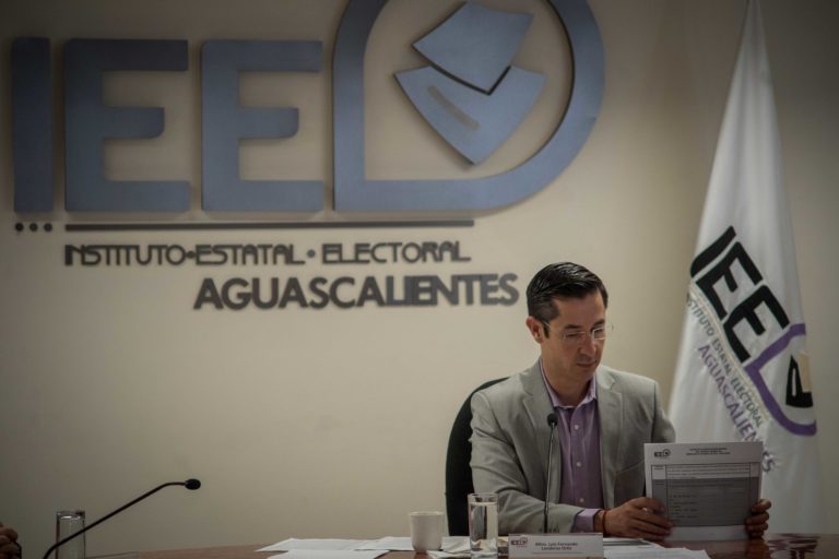 El consejero presidente del IEE Aguascalientes, sin facultad para emitir lineamientos y responder consultas