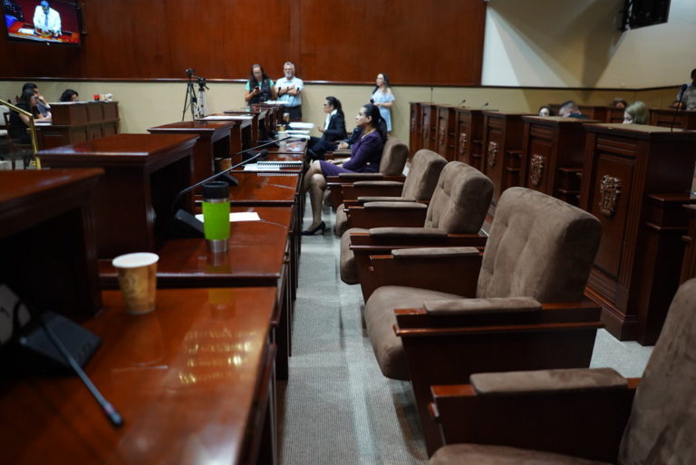 En las elecciones del 2021, 180 diputados locales fueron reelectos