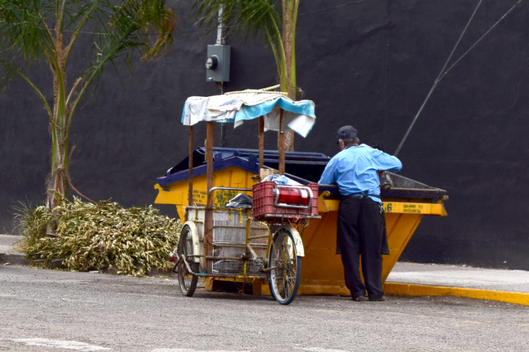 Por no desechar adecuadamente los cubrebocas se han contagiado varios pepenadores de Aguascalientes