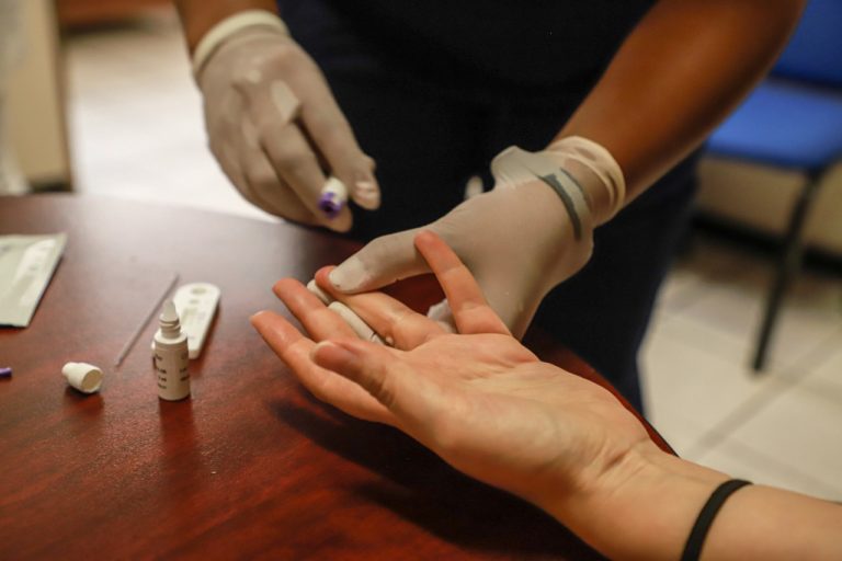 Desconfía Issea de pruebas rápidas en Aguascalientes