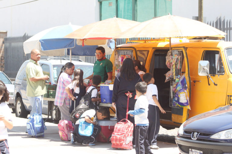 Senado aprueba reformar Ley de Educación para prohibir venta de alimentos chatarra cerca de escuelas