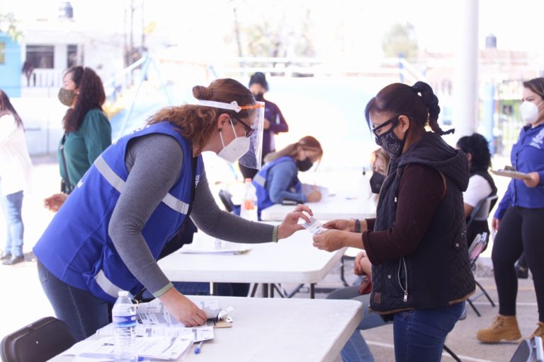 Municipio de Aguascalientes inició con la entrega de apoyos de becas escolares