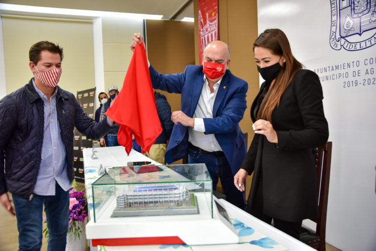 Municipio de Aguascalientes firmó acuerdo para donar zapatos a niños