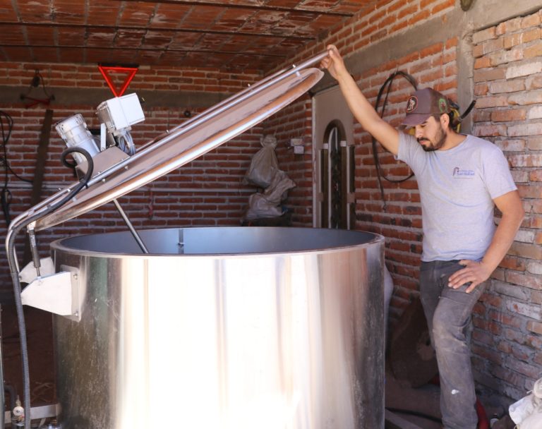 Lanza Sedrae en Aguascalientes apoyos para adquisición de termos enfriadores de leche