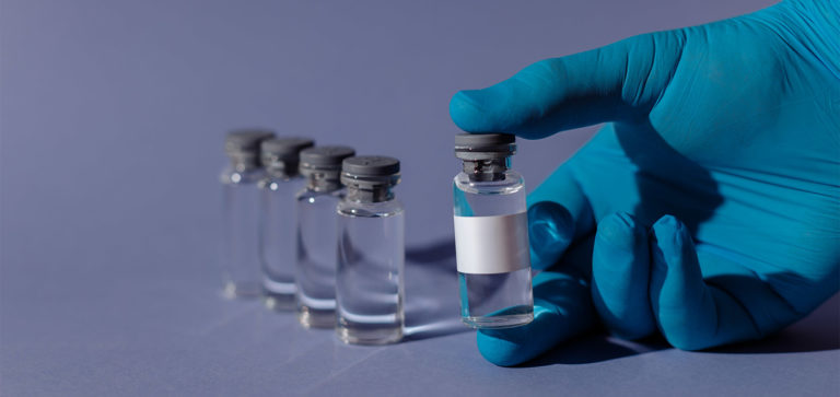 Biden ordena el envío de un millón de dosis a 6 mil 500 droguerías y farmacias de EU