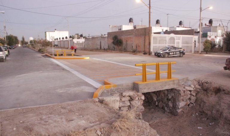 Rehabilitan arroyo y abren paso pluvial en Arboledas de Paso Blanco