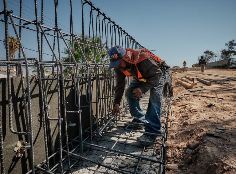 Gobernador de Aguascalientes supervisa avance en paso a desnivel de Parras