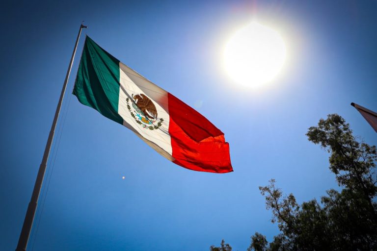 En Aguascalientes, Martín Orozco presidió la ceremonia del Día de la Bandera