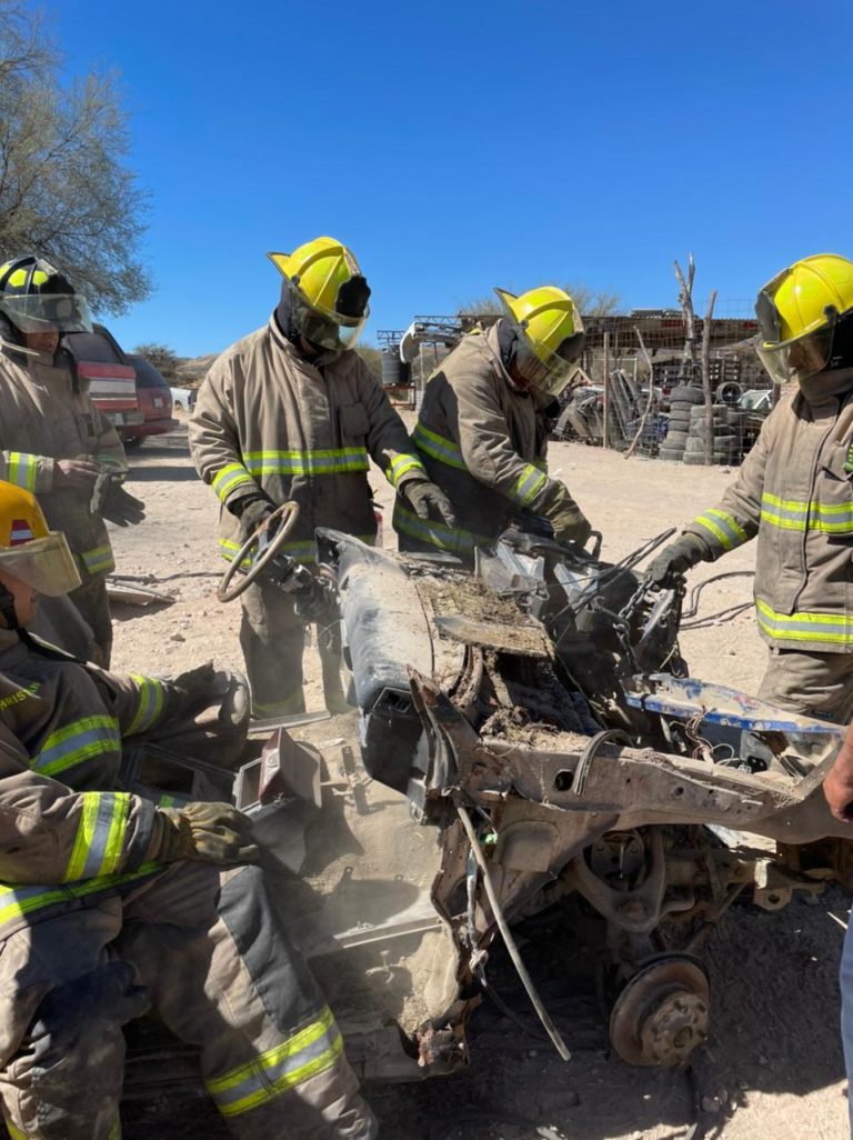 Bomberos realizaron prácticas de rescate con equipo hidráulico especializado