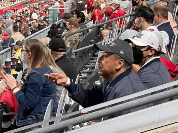 Cesan a funcionario de Salud que asistió al Súper Bowl mientras Edomex está en semáforo rojo