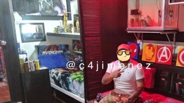 Lo arrestan en CDMX por extorsión y consigue celda de lujo con cobijas de los Vengadores