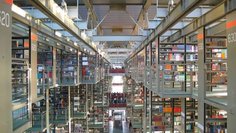 Secretaría de Cultura justifica el uso de la megabiblioteca en la serie Monarca