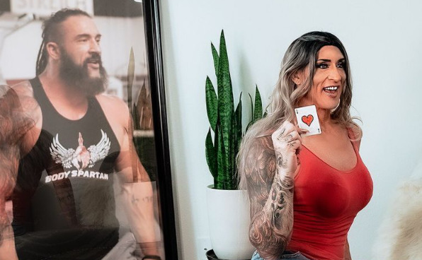 La ex luchadora de la WWE que rompe las barreras y hace público su cambio de género