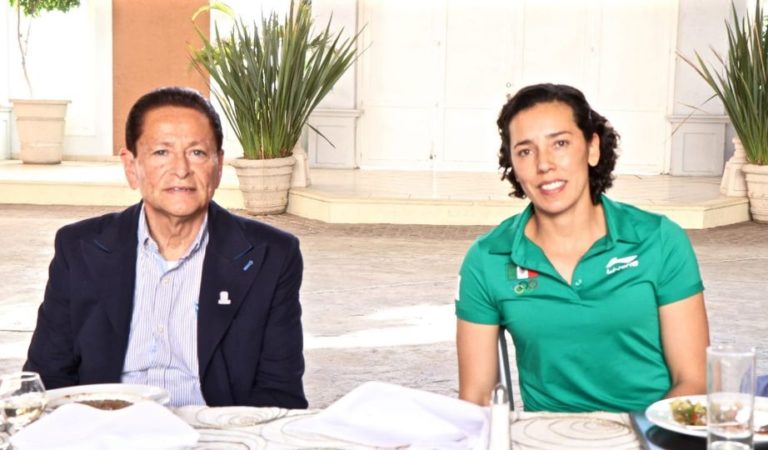 Se reúne titular del IDEA con la clavadista Laura Sánchez