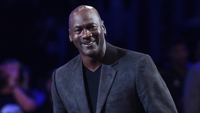 Michael Jordan dona 10 millones de dólares para abrir dos clínicas en Carolina del Norte