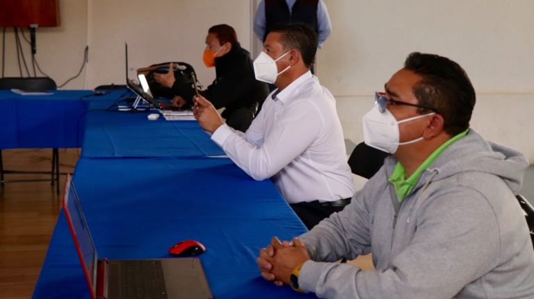 Se reúne titular del IDEA con deportistas universitarios