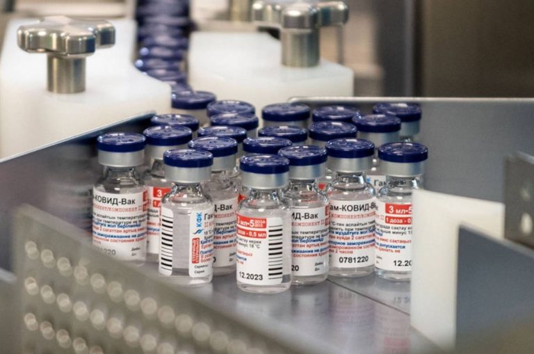 Vacuna rusa Sputnik V llegará el fin de semana a México: Ebrard