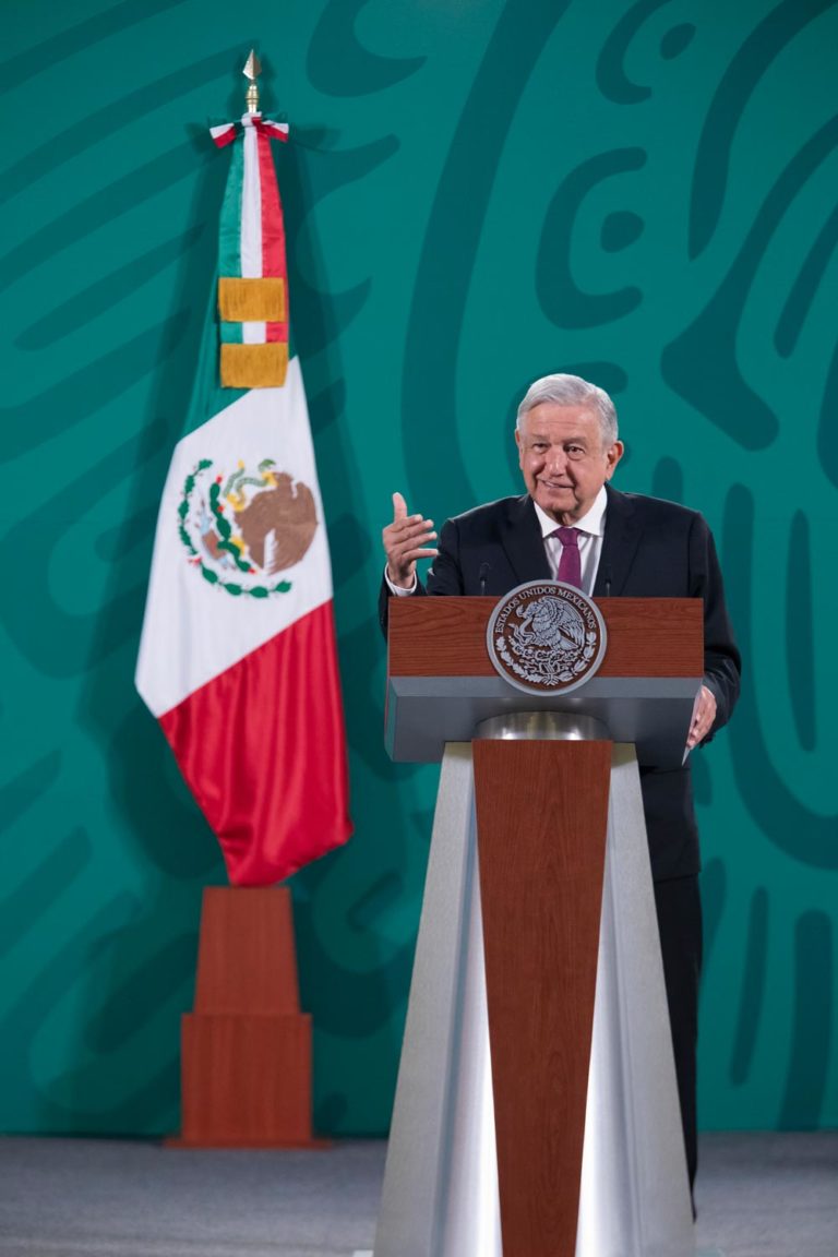 El INE ordena a AMLO retirar mañanera y no difundir programas sociales