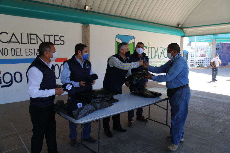 Entregan uniformes al personal de El Cedazo en Aguascalientes