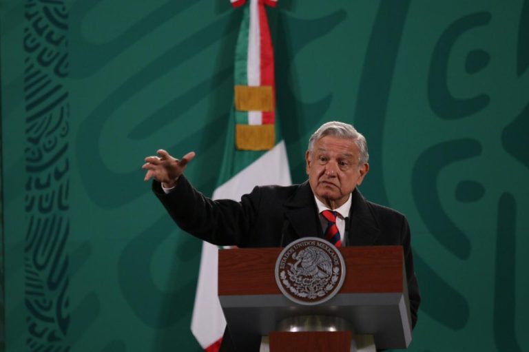 AMLO pone en duda existencia de denuncias contra Salgado y desliza fabricación de víctimas