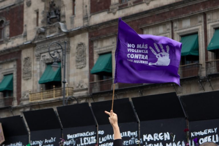 Las feministas vs. AMLO