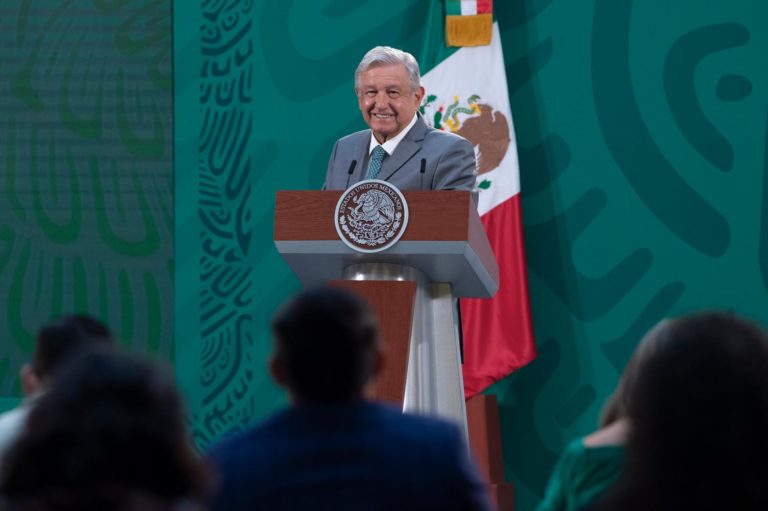 AMLO pide a la FGR que investigue el espionaje de los gobiernos estatales
