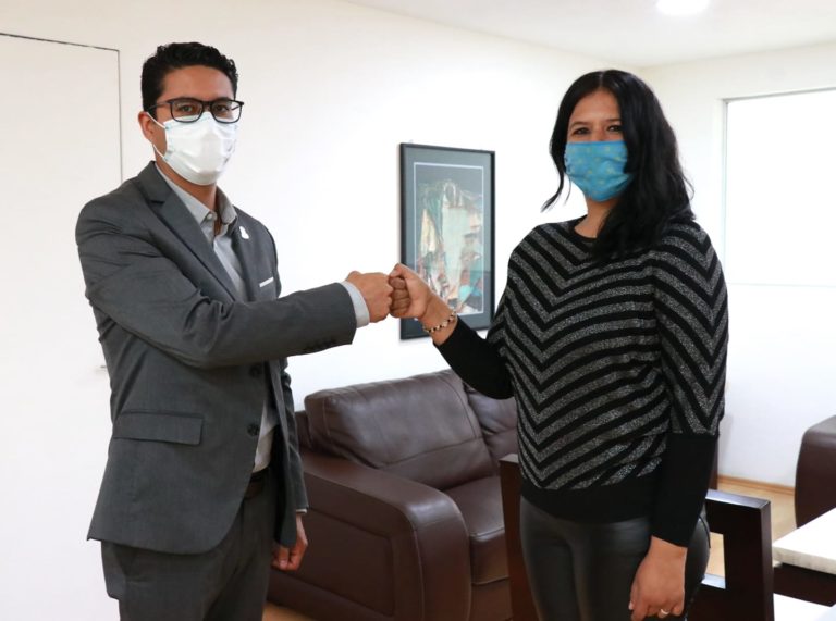 Reunión de presidenta de la Asociación de Padres de Familia con IEA