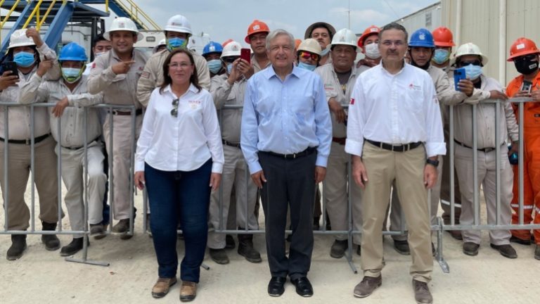 AMLO anuncia decálogo para rescatar la industria de hidrocarburos y terminar con la corrupción en Pemex