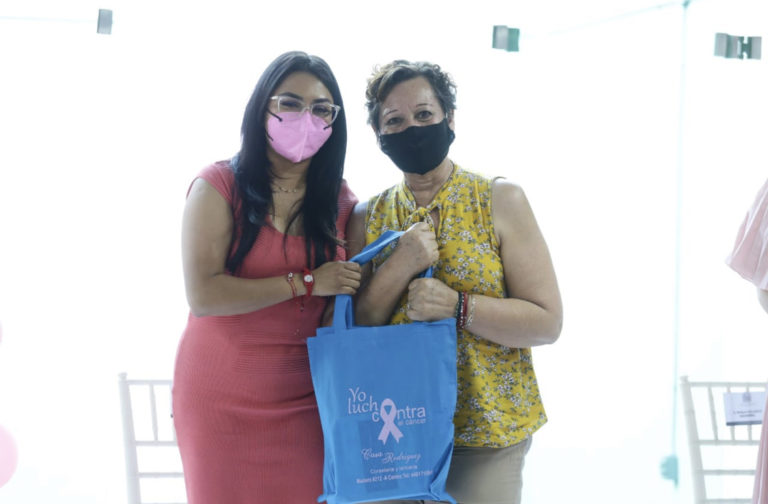 En Aguascalientes, entregan prótesis mamarias