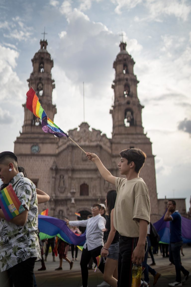 Secretaría de Gobernación debe frenar discursos homofóbicos de iglesias y asociaciones civiles