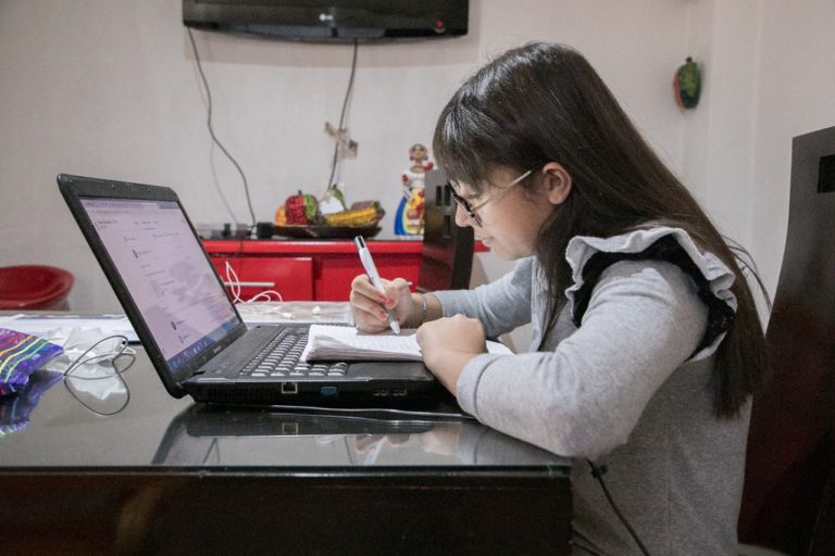 Modalidad a distancia trajo consecuencias socioemocionales a estudiantes y familias