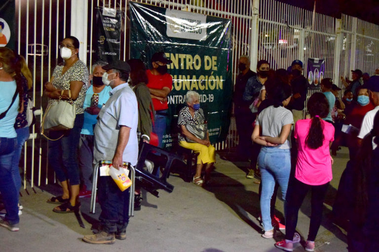 Campaña de vacunación en Aguascalientes tiene como sello distintivo la improvisación