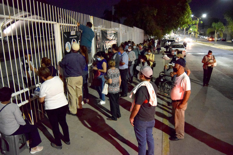 Discrepancias en varios centros de vacunación de Aguascalientes