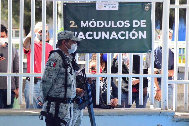 Los gobiernos estatales están maniatados ante campañas de vacunación
