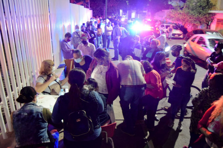 Con descoordinación entre gobiernos, continua vacunación en la capital de Aguascalientes