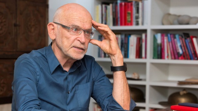 Charla con Günter Wallraff: para sobrevivir “debemos alcanzar una nueva sociedad”