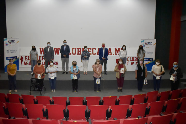 DIF Estatal e iniciativa privada entregan auxiliares auditivos