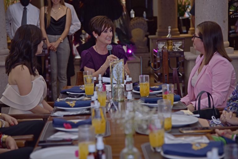 Presidenta del DIF Estatal se reunió con empresarias en Aguascalientes