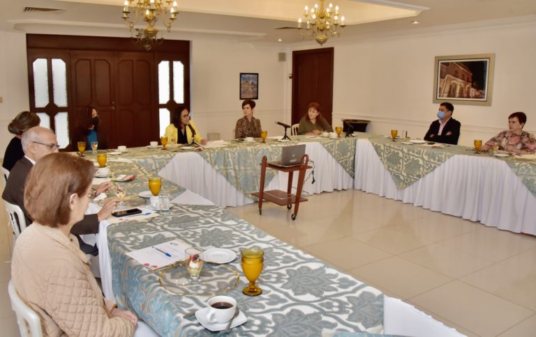 Presentan a Patronato del DIF Estatal la Política Pública de la Secretaría de la Familia