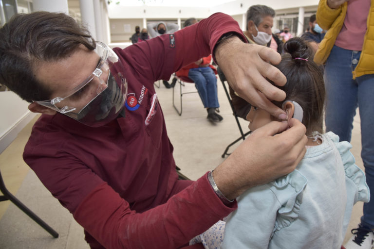 DIF de Aguascalientes entregó 118 aparatos auditivos