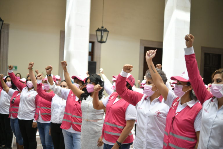 Municipio de Aguascalientes toma protesta a mujeres que participarán como agentes rosas