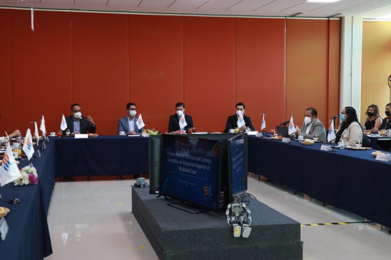 Vinculación entre educación y sector productivo favorece crecimiento económico del estado