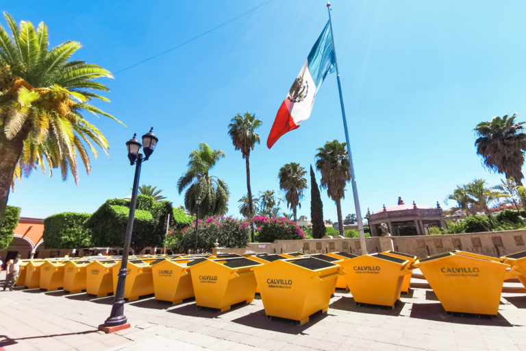 Entregan contenedores de basura en Calvillo/ Aguascalientes