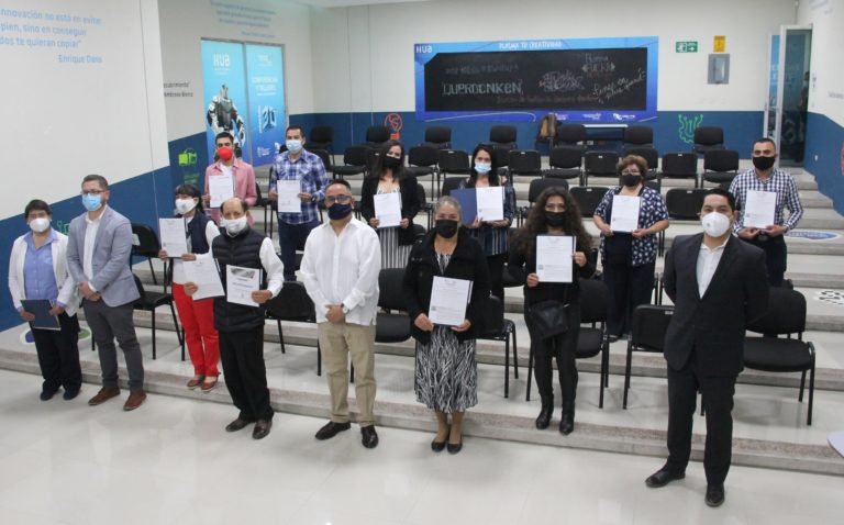 IEA entrega certificados electrónicos a 150 egresados de preparatoria abierta
