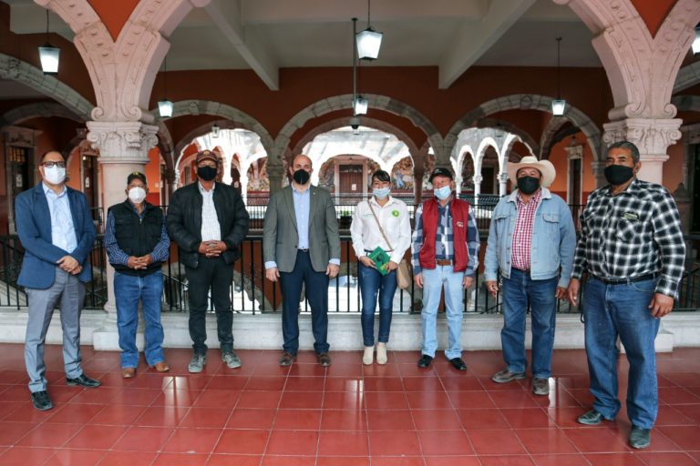 Subsecretario de Gobierno se reúne con Unión Nacional de Trabajadores Agrícolas