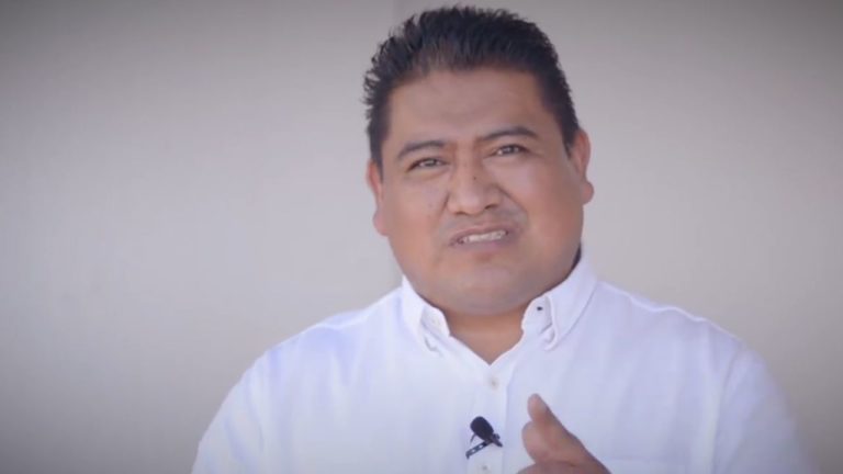 Acusan a precandidato de Morena en Oaxaca de distribuir pornografía de mujeres mixes a través de chats de WhatsApp